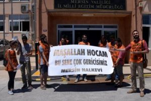 Mersin'de Milli Eğitim M&uuml;d&uuml;r&uuml;'ne 'takke ve tespihli' protesto
