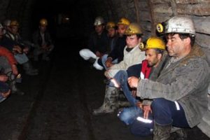 &Ouml;nce madenden sonra işten &ccedil;ıkardılar