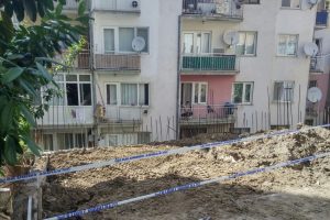 Bursa'da k&uuml;lt&uuml;r merkezinin istinat duvarı &ccedil;&ouml;kt&uuml;!