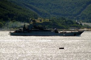 Rus Savaş gemisi &Ccedil;anakkale Boğazı'ndan ge&ccedil;ti