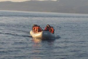 Dikili'de 39 ka&ccedil;ak g&ouml;&ccedil;men yakalandı