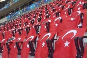 Nice'te ma&ccedil; &ouml;ncesi bayram havası yaşanıyor