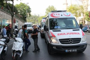 Motosikletli &ouml;nce minib&uuml;se sonra otob&uuml;se &ccedil;arptı