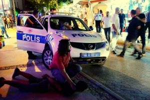 Bodrum'da taşlı sopalı kavga! 50 kişi birbirine girdi!