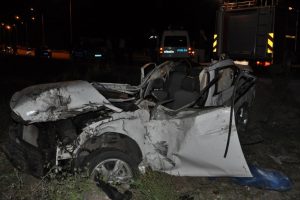 Otomobil takla attı: 2 &ouml;l&uuml;
