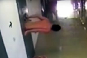 &Ccedil;ıplak mahkum h&uuml;cresinden b&ouml;yle ka&ccedil;tı!