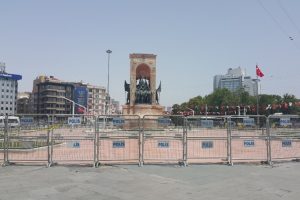Taksim Meydanı bariyerlerle &ccedil;evrildi