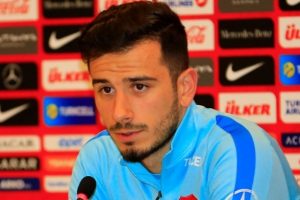Oğuzhan &Ouml;zyakup, Hollanda'da g&uuml;ndem olmaya devam ediyor
