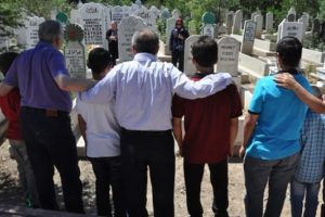 Yıllar ge&ccedil;se de 'Ali Rıza baba'yı unutmuyorlar