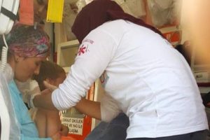 5 yaşındaki G&ouml;ktuğ, oynarken d&uuml;ş&uuml;p yaralandı