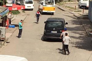 K&ouml;y muhtarı, silahlı saldırıdan yara almadan kurtuldu