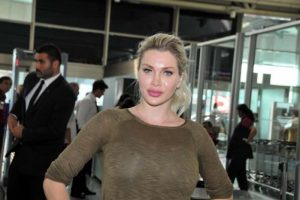İstanbul'da ameliyat olan canlı barbie &uuml;lkesine gitti