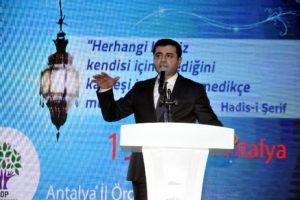 Demirtaş: Savcılar bize davetiye g&ouml;ndermesin, ifade vermeyeceğiz