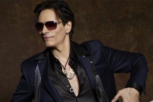 D&uuml;nyaca &uuml;nl&uuml; gitar virt&uuml;&ouml;z&uuml; Steve Vai İstanbul'da