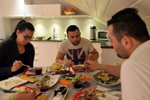 En uzun orucu tutan T&uuml;rk ailesi! İftar ile sahur arası 1.5 saat