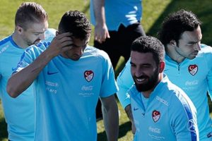 Fatih Terim, &ouml;ğrencileriyle konuştu, adeta "aile i&ccedil;i hesaplaşma" yaşandı