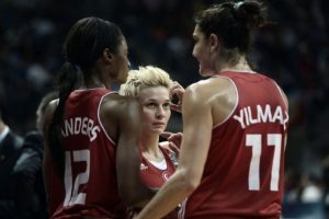 Nevriye Yılmaz ve Lara Sanders "en iyi 5"te!