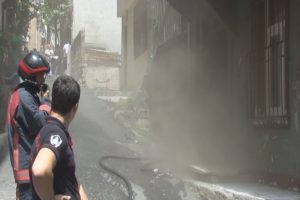 Ocakta unutulan yemek yangına neden oldu