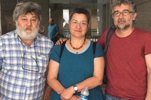 &Ouml;zg&uuml;r G&uuml;ndem'in 3 n&ouml;bet&ccedil;i yayın y&ouml;netmeni tutuklandı
