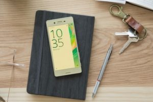 Sony Xperia X ortaya &ccedil;ıktı! Fiyatı ise...