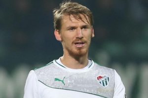 Beşiktaş'ın ısrarla istediği Serdar Aziz imzaya &ccedil;ok yakın