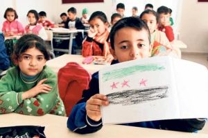 Atanamayan &ouml;ğretmenler i&ccedil;in form&uuml;l bulundu: Suriyelileri eğitecekler