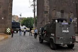 Diyarbakır'da 25 k&ouml;yde sokağa &ccedil;ıkma yasağı