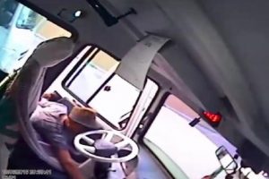 Bursa polisi 'f&ouml;tr' şapkalı hırsızı arıyor!