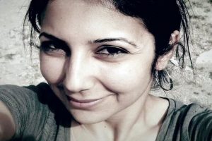 Anne ve babasını &ouml;ld&uuml;ren hemşireye ceza yağdı