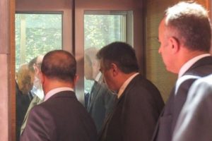 Bah&ccedil;eli'nin zor anları: Asans&ouml;r kapısı a&ccedil;ılmayınca...