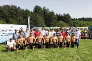 Bulgaristan'daki yağlı g&uuml;reşlere Bursa Mudanya damgası