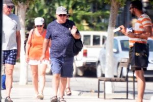 Yolcu gemisinden inen turistleri bunaltan ısrar