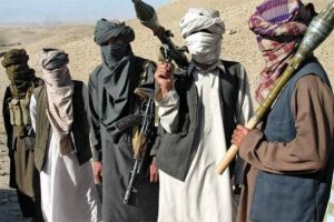 Taliban yine korku sa&ccedil;tı: 25 kişi ka&ccedil;ırıldı!