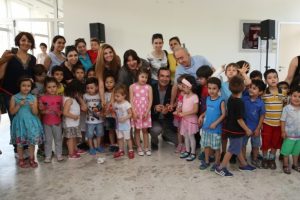 Bursa Nil&uuml;fer'de minik &ouml;ğrenciler tuval &uuml;zerinde yeteneklerini sergiledi