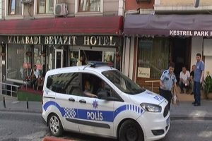 Bı&ccedil;akla dehşet sa&ccedil;tı: &Ouml;nce kız arkadaşını sonra....