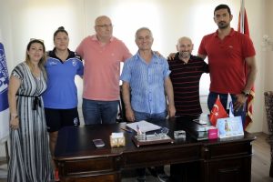 &Ccedil;anakkale Belediyespor, teknik kadro ile s&ouml;zleşme yeniledi