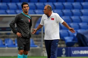 Bursaspor Kul&uuml;b&uuml; Başkanı Ali Ay, milli takıma yapılan eleştirilere ilişkin a&ccedil;ıklama yaptı