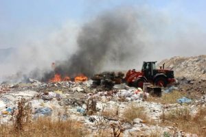 İzmir Aliağa &ccedil;&ouml;p depolama alanında yangın &ccedil;ıktı
