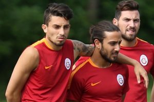 Galatasaray'da Tarık &Ccedil;amdal ve Alex Telles'e talip &ccedil;ıktı