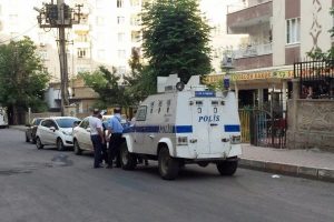&Ccedil;alışanlarını iş yerinden &ccedil;ıkardı, kendini asmak istedi