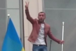 Almanya'da T&uuml;rk Bayrağı'nı indirince olay &ccedil;ıktı
