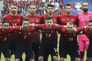 &Ccedil;ek Cumhuriyeti - T&uuml;rkiye İşte ilk 11'ler