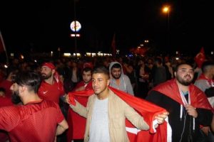 Almanya'da T&uuml;rklerin galibiyet coşkusu