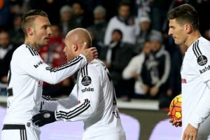 Beşiktaş, futbolcu transfer edebilmek i&ccedil;in G&ouml;khan T&ouml;re'nin satışını bekliyor