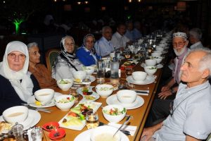Bursa'da huzurevi sakinleri iftarda buluştu