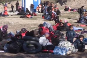 İzmir'de g&ouml;&ccedil;men ka&ccedil;ak&ccedil;ılarına darbe