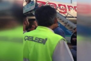 Havada motoru duran u&ccedil;ak acil iniş yaptı