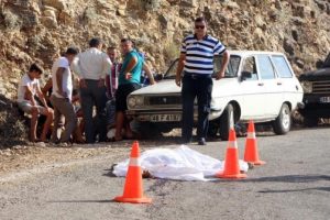 Kekik toplamaya &ccedil;ıktığı kayalıktan d&uuml;şen garson &ouml;ld&uuml;