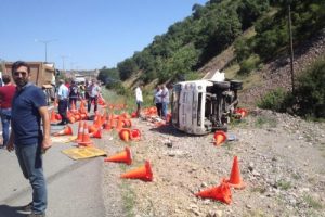 Karayolları aracına yakıt tankeri &ccedil;arptı: 1 &ouml;l&uuml;, 1 yaralı