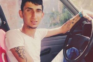 Evi terk etmeyince evi ve arkadaşını yaktı